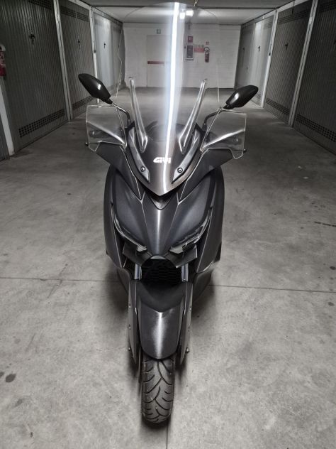 X MAX 300 ( FATTO REVISIONE E CINGHIA E RULLI )