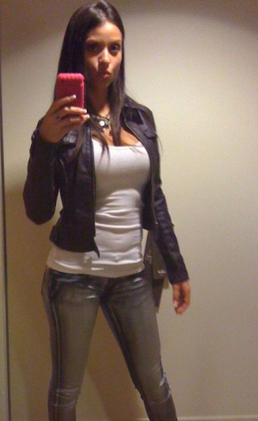 Elyssa: alta 171cm, 55kg, cerco uomo vicino Tel: