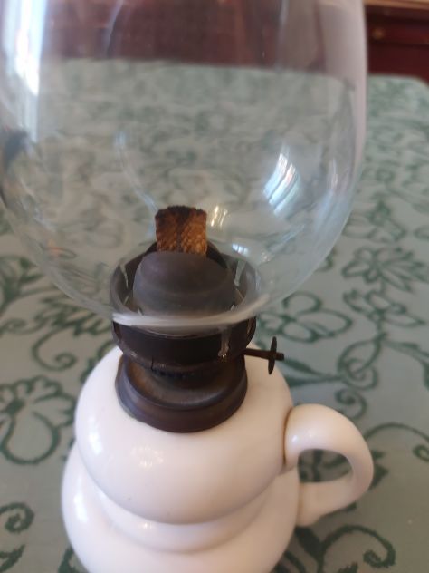 Lampada a petrolio vintage anni 50 60 in ceramica bianca - Foto 4