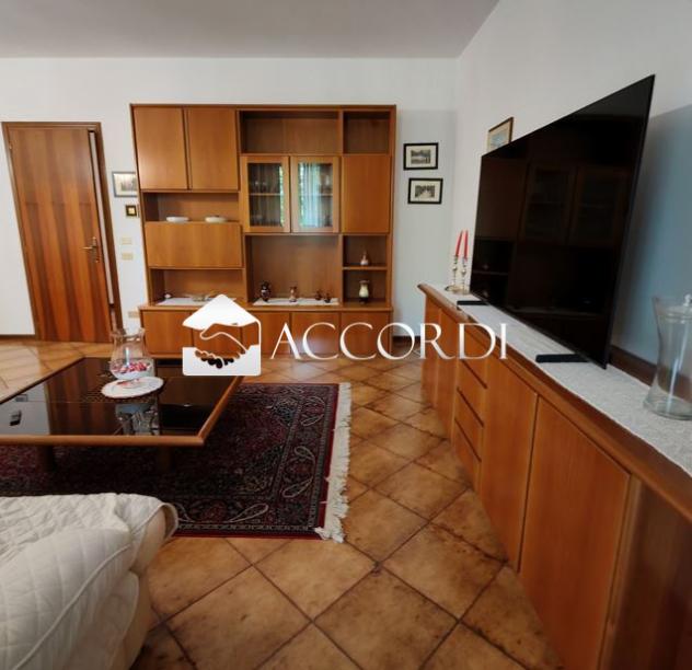 APPARTAMENTO INDIPENDENTE di 8 vani e di 352 mq (CAERANO DI SAN MARCO) rif. BL134