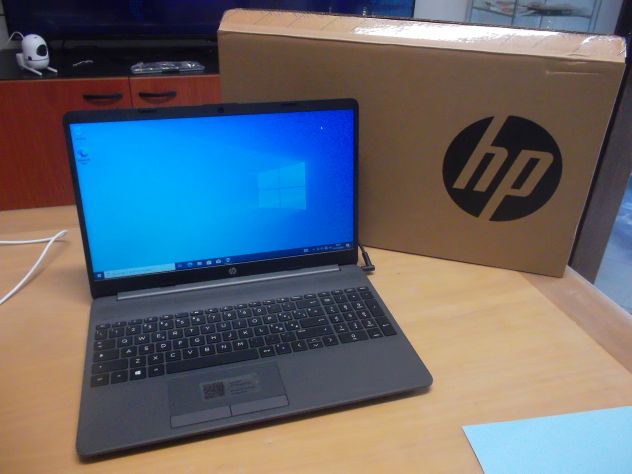 NOTEBOOK HP 255 G8 NUOVO+4GB+256SSD+WINDOWS 11+DIFETTO BATTERIA NON SI CARICA N - Foto 3