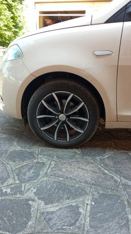CERCHI IN LEGA COMPLETI DI GOMME PER LANCIA YPSILON