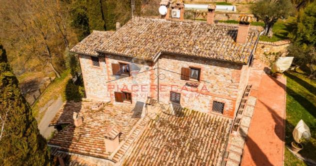 Monteleone d'Orvieto - Casale in pietra con piscina in vendita