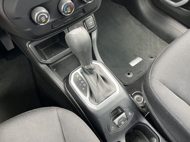 Jeep Renegade 1.3 T4 DDCT 150cv Longitude - Foto 8
