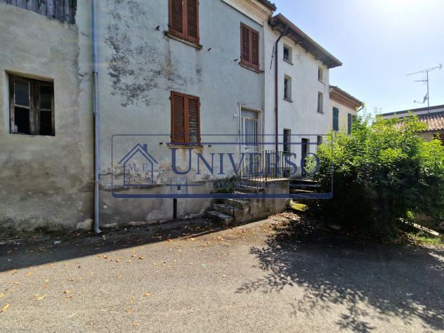 CASA SU DUE LIVELLI CON LEGNAIA DEPOSITO GIARDINO E ORTO - Foto 5