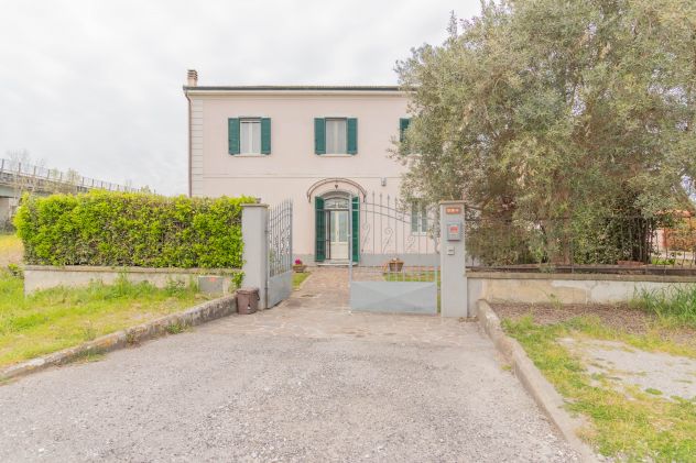 VILLA SINGOLA CON GIARDINO DI 1000 MQ - Foto 9
