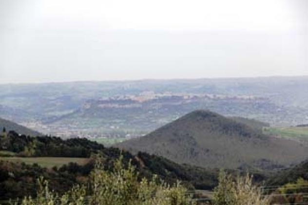 Orvieto (Morrano) - Vendesi abitazione semi-indipendente con cantina e garage.