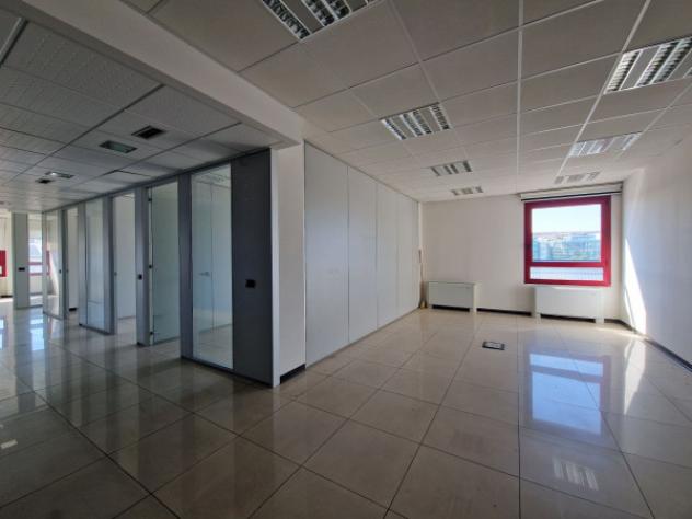 Immobile di 345 m² con più di 5 locali in affitto a Pero - Foto 8