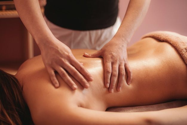 MASSAGGI PER DONNE E COPPIE Tel:3312124142