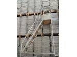 SCALA CON PROTEZIONE ANTICADUTA