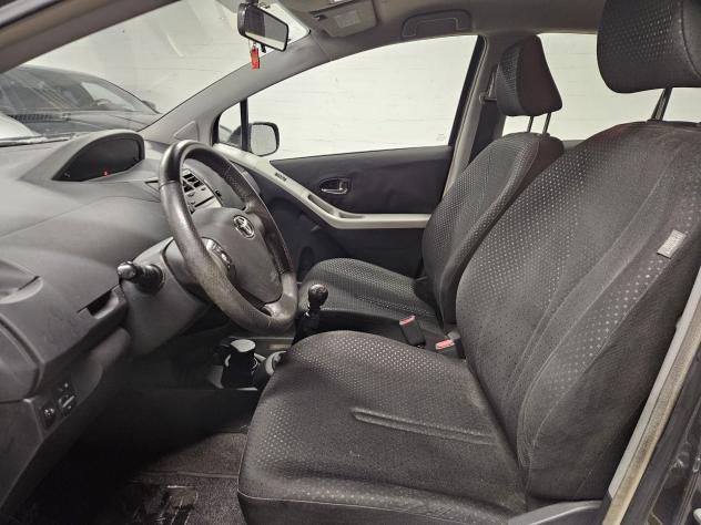 Toyota Yaris Yaris 5p 1.3 Sol my10 - Foto 6