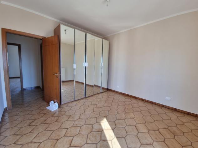 Affittasi appartamento semi arredato con garage a Lecce - Foto 4