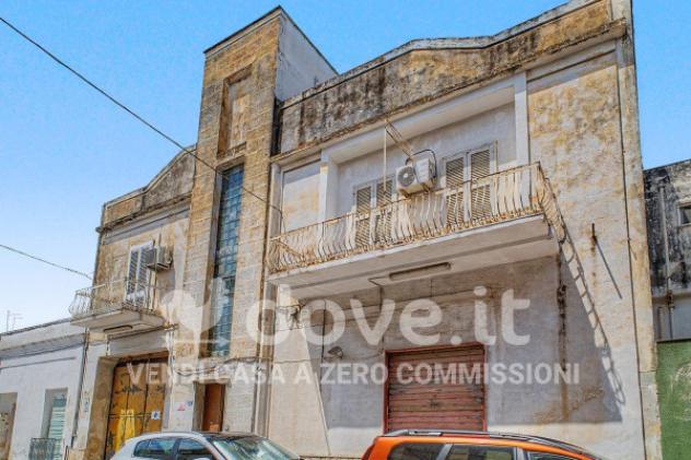 Casa indipendente di 301 m² con più di 5 locali in vendita a Pulsano