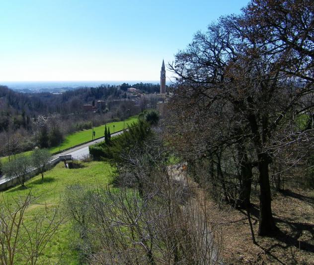 VILLA di 400 mq (CRESPANO DEL GRAPPA) rif. JS02A