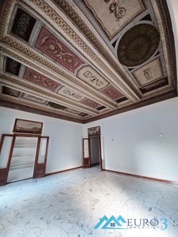 ASCOLI PICENO-Centro storico-Appartamento mq 210 affrescato + ufficio - Foto 4