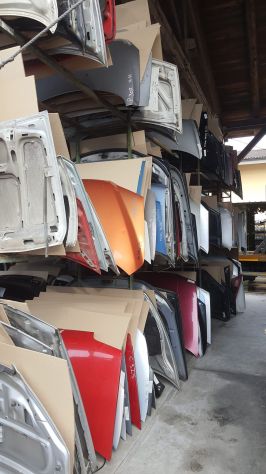 Disponibilità di cofani per auto multimarca
