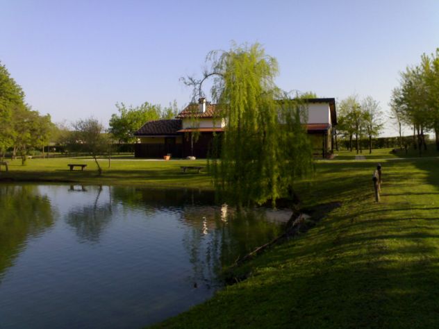 Bar Trattoria con Parco e Lago mq. 50.000