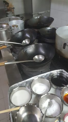 RISTORANTE CON DEOR 7 VETRINE AD ANGOLO