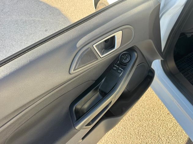 Ford Fiesta 1.0 3 cilindri 80CV Business - Foto 4