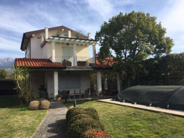 casa indipendente in vendita a Montignoso