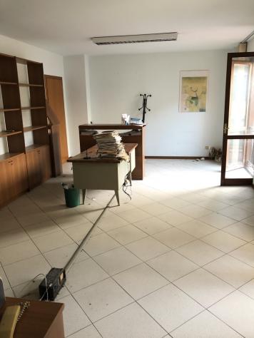 Ufficio in vendita a Montignoso
