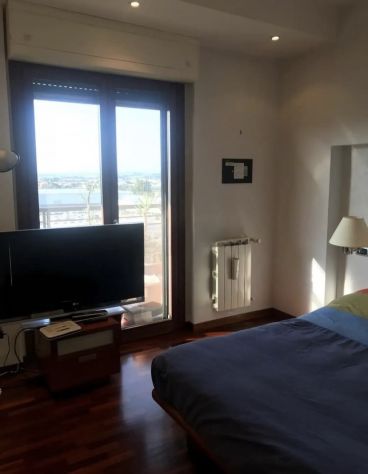 FIUMICINO TRILOCALE ARREDATO CON TERRAZZO E DOPPI SERVIZI - Foto 4