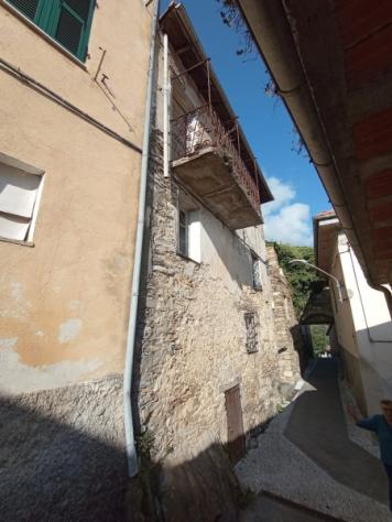 VENDESI A CONIO, FRAZIONE DI BORGOMARO CASA SU TRE PIANI IN PAESE, DA RISTRUTTURARE - Foto 4