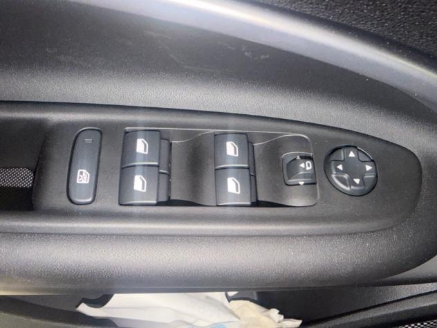 Jeep Avenger E-Hybrid Summit 1.2 110cv Dct Mhev - Foto 8