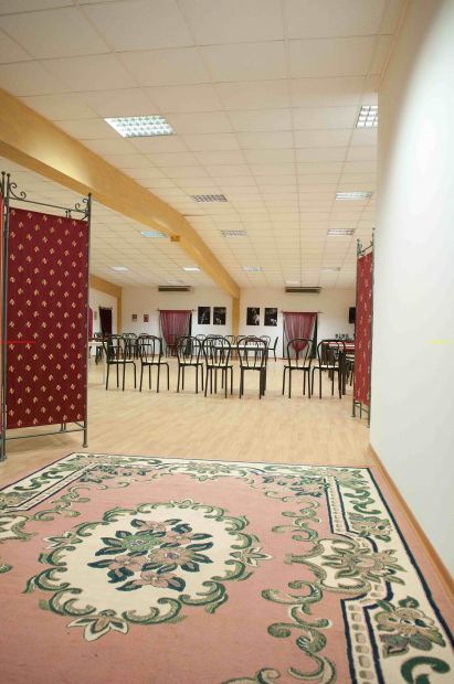 AFFITTASI STUPENDA SALA PER EVENTI, CONFERENZE, SCUOLE DI BALLO, FESTE PRIVATE