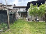 CASA SEMINDIPENDENTE CON AMPIO RUSTICO E GIARIDNO INTERNO