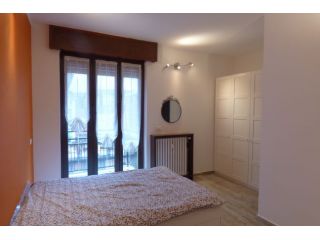 Stanza singola con bagno privato - Fermata METRO BLU M4 a 200mt.