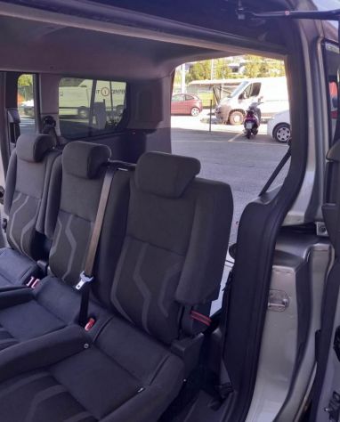Tassisti: Ford Tourneo Connect con rampa - Foto 2