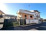VILLA SINGOLA ALLO STATO GREZZO - ZONA CENTRALE - MONDRAGONE - Rif.V3246