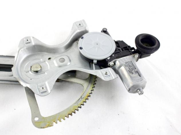 698100D131 MOTORINO MECCANISMO ALZA-VETRO ALZA-CRISTALLO PORTA ANTERIORE DESTRA TOYOTA YARIS 1.3 B 64KW 5M 5P (2006) RICAMBIO USATO 85710-0D100 - Foto 6