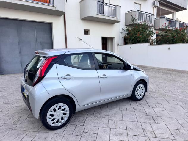 Toyota Aygo 1.0 VVT-i 69 CV 5 porte x-business MMT - Foto 7