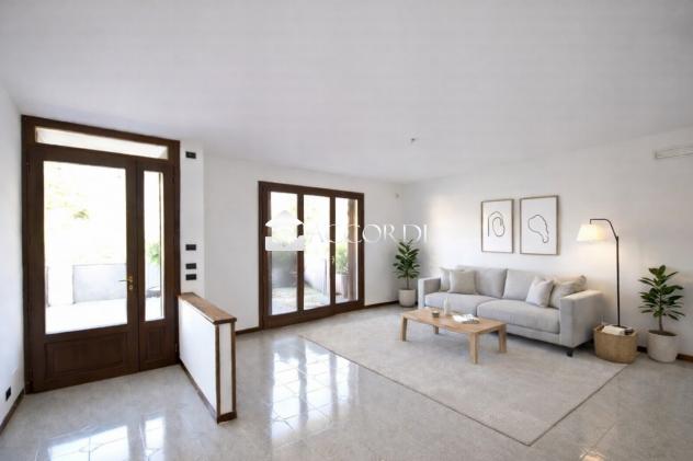 VILLA A SCHIERA di 4 vani e di 252 mq (CAERANO DI SAN MARCO) rif. CM5_1 - Foto 3