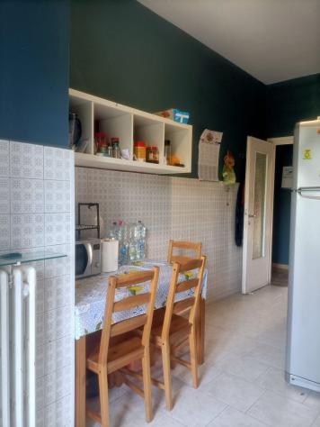 Ampio Bilocale di 76 mq Abitabile Subito con Balcone e Cantina – Vicino a Servizi e Passante FS - Foto 5