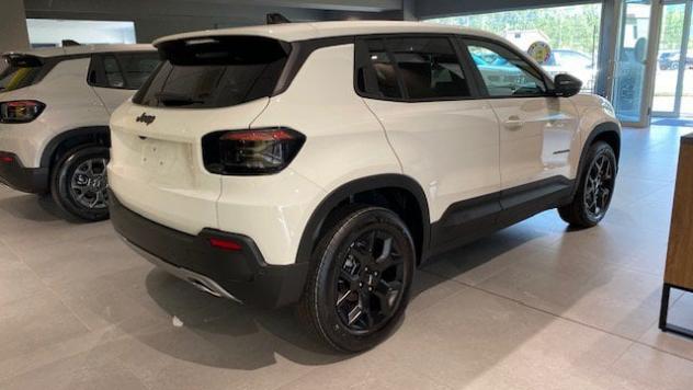 Jeep Avenger e-Hybrid 1.2 MHEV e-Hybrid Turbo Black Edition - Foto 10