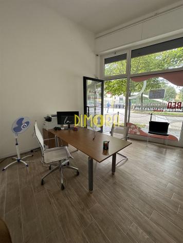 NEGOZIO IN NOVATE LIBERO A BREVE - Foto 7