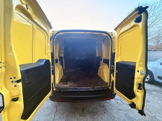 Fiat Doblo Dobl1.3 MJT PC-TN Cargo Lamierato SX - Foto 9