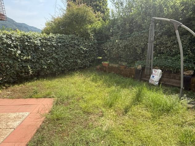 Villa a schiera con giardino e box auto - Foto 8