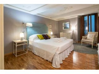 Uffizi Romantic Flat