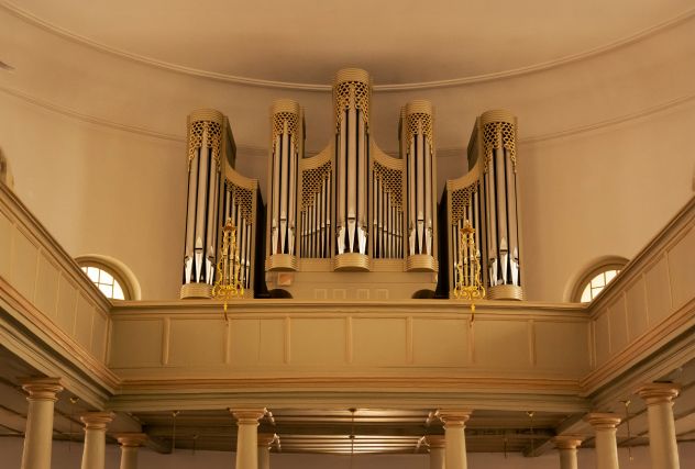 Musica funerale Mendrisio con organista e soprano