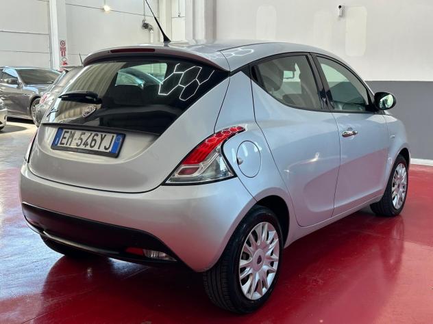 Lancia Ypsilon 1.2 69 CV 5 porte S&S Platinum - Foto 2
