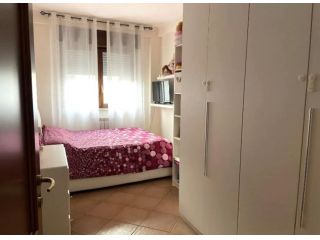 VALMONTONE TRILOCALE ARREDATO CON BALCONE/POSTO AUTO