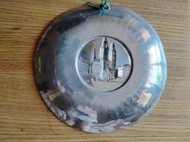 2 piatti vintage in peltro fatti a mano a martello souvenir Svizzera - Foto 4