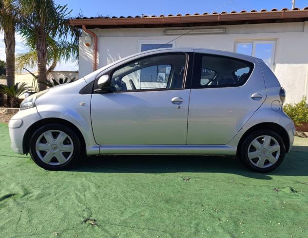 Toyota Aygo 1.0 12V VVT-i 5 porte 2009 - NEOPATENTATI - Foto 4