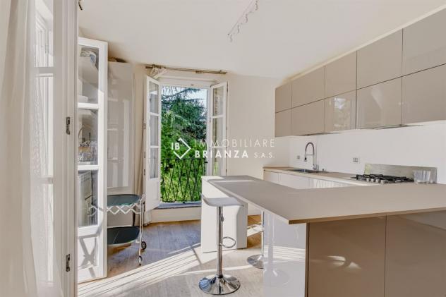 BESANA IN BRIANZA: IN VENDITA ELEGANTE 3 LOCALI SU DUE LIVELLI CON GIARDINO PRIVATO - Foto 5