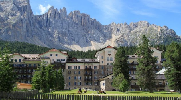 SULLE DOLOMITI IN ESTATE MONOVANO ACCESSORIATO 4 POSTI LETTO