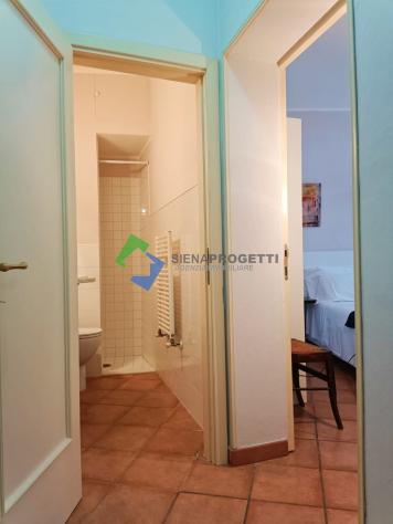 Bellissimo appartamento finemente ristrutturato con giardino privato in antica villa storica a Costafabbri, Siena. - Foto 11